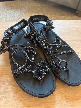 Vionic Black and White Rope-Strap Sandals- Size 10